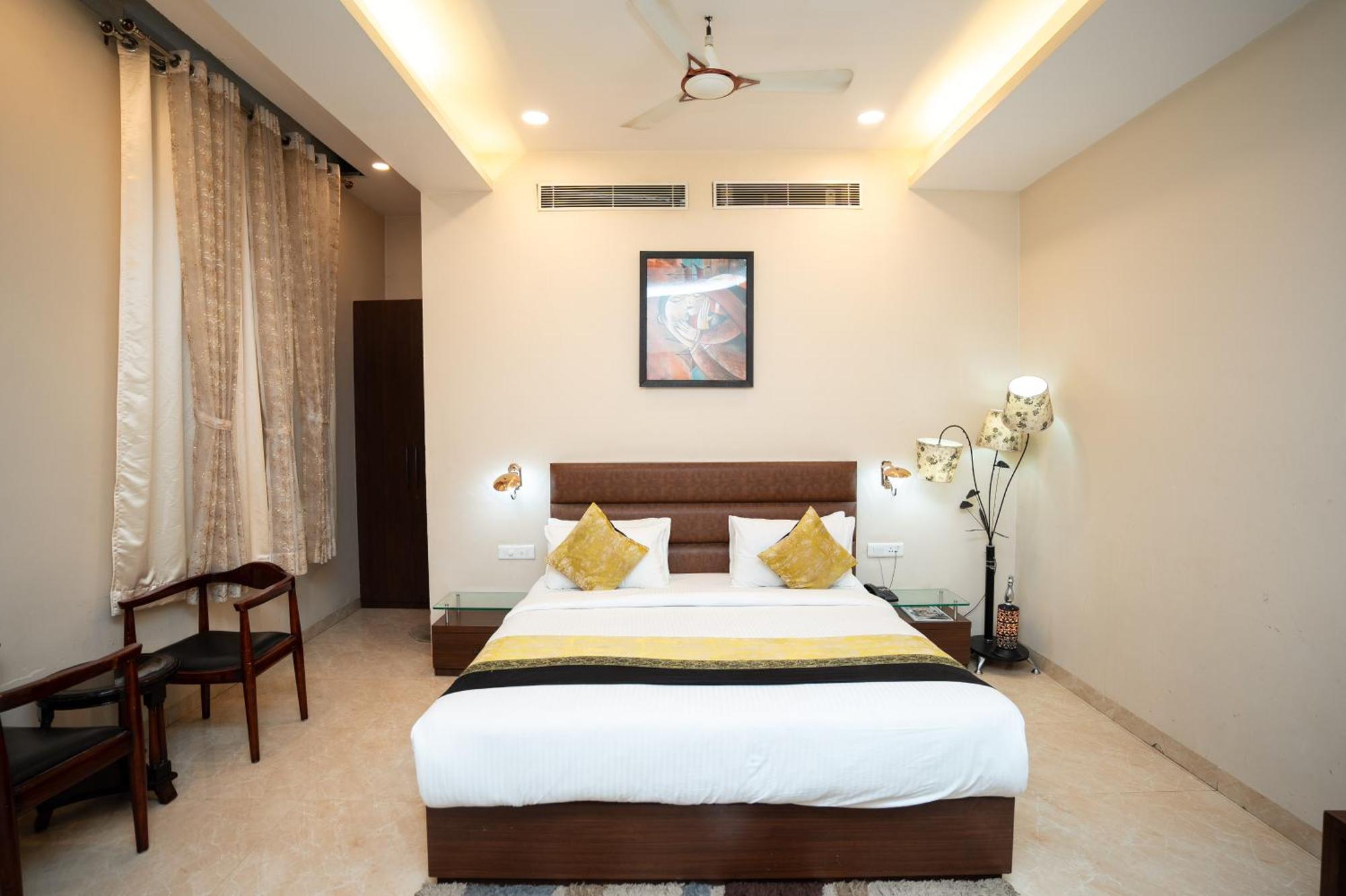 Hotel Radiance Courtyard Varanasi Exterior foto
