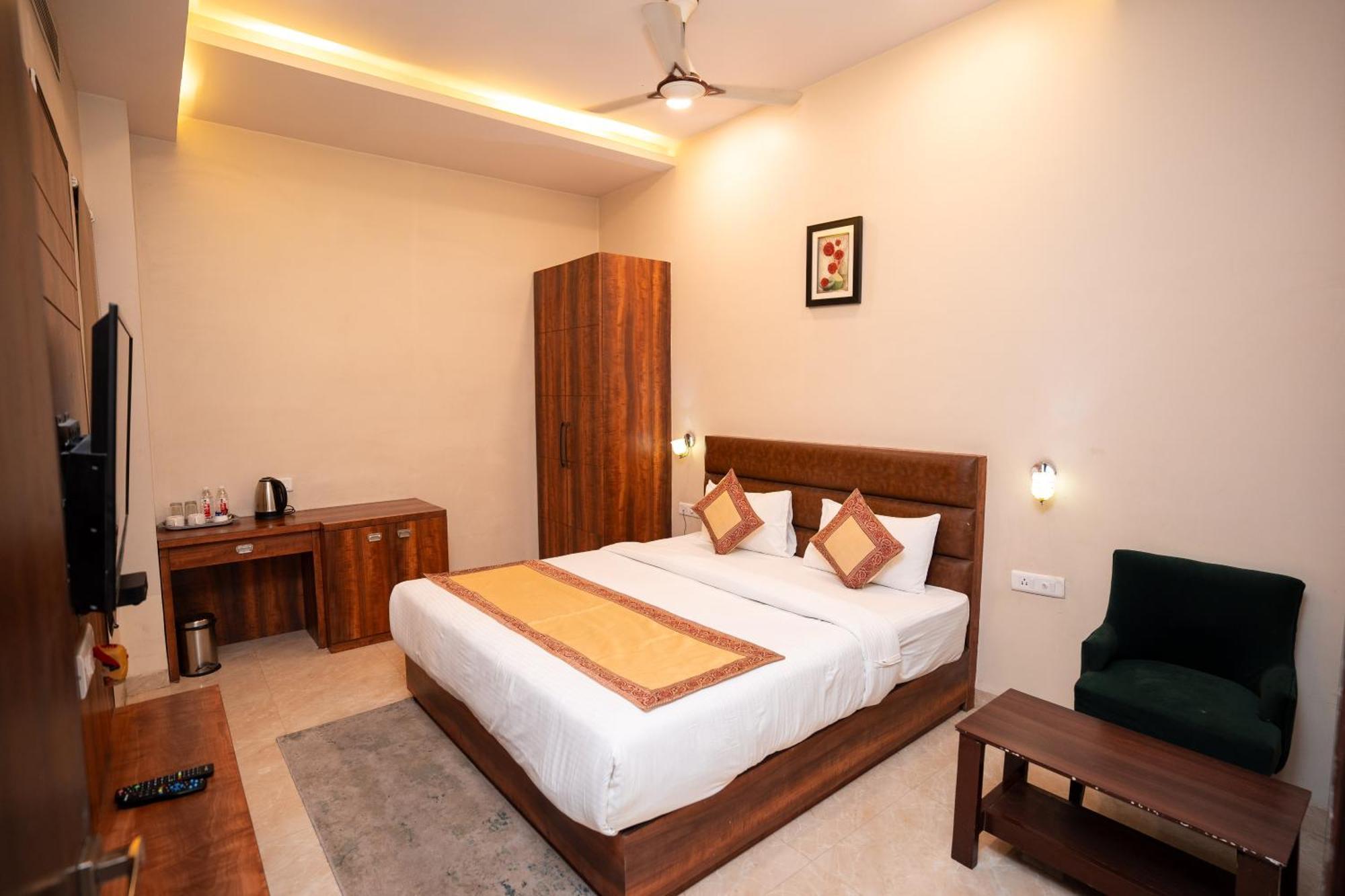 Hotel Radiance Courtyard Varanasi Exterior foto