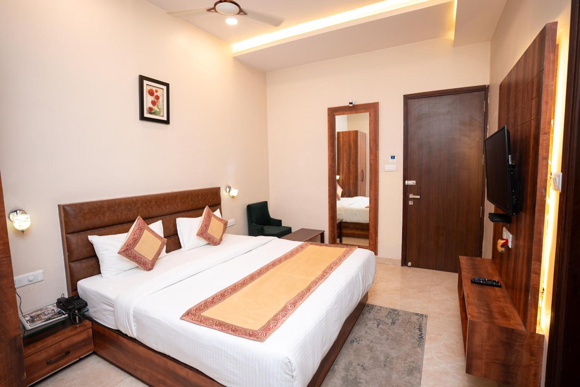 Hotel Radiance Courtyard Varanasi Exterior foto