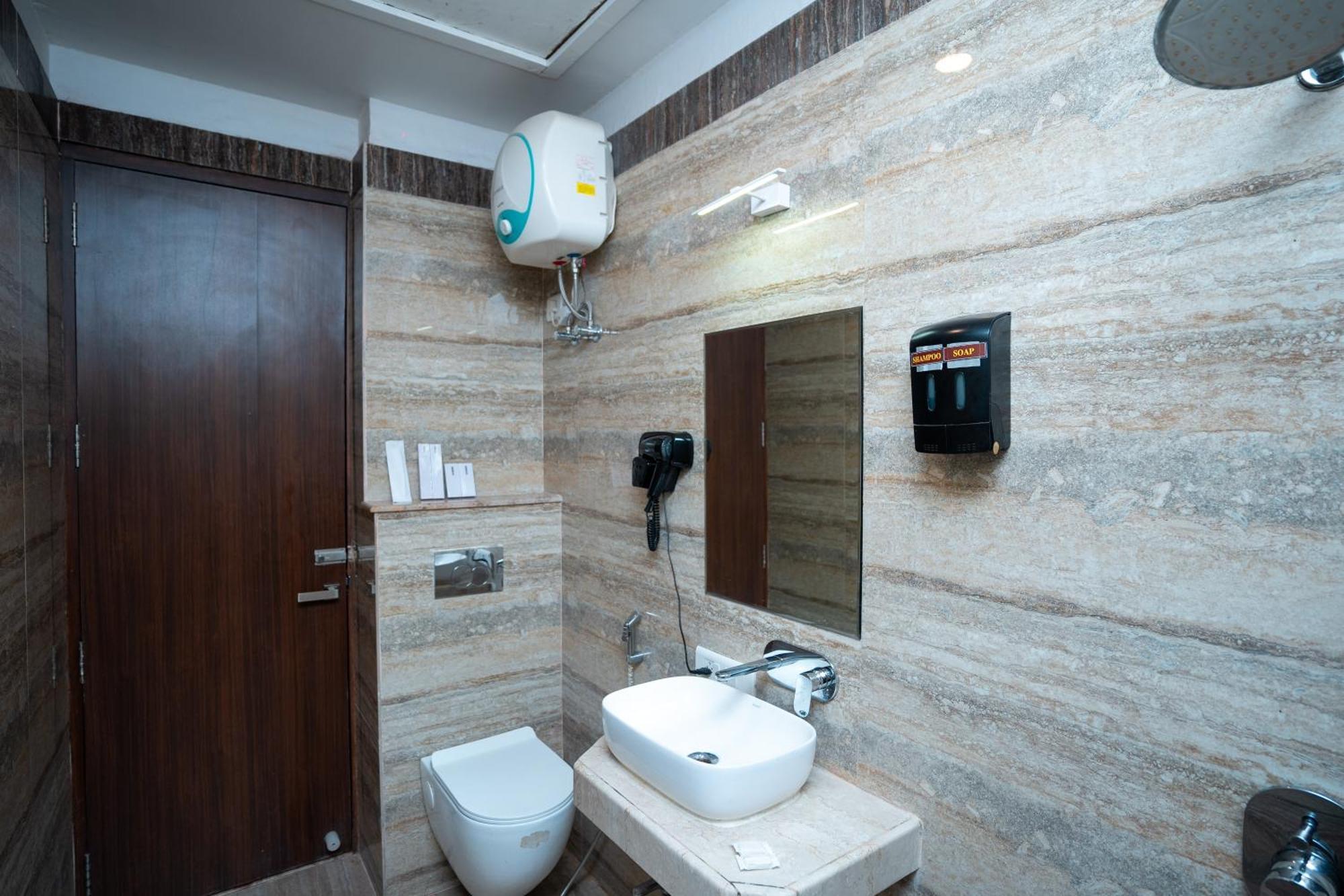 Hotel Radiance Courtyard Varanasi Exterior foto
