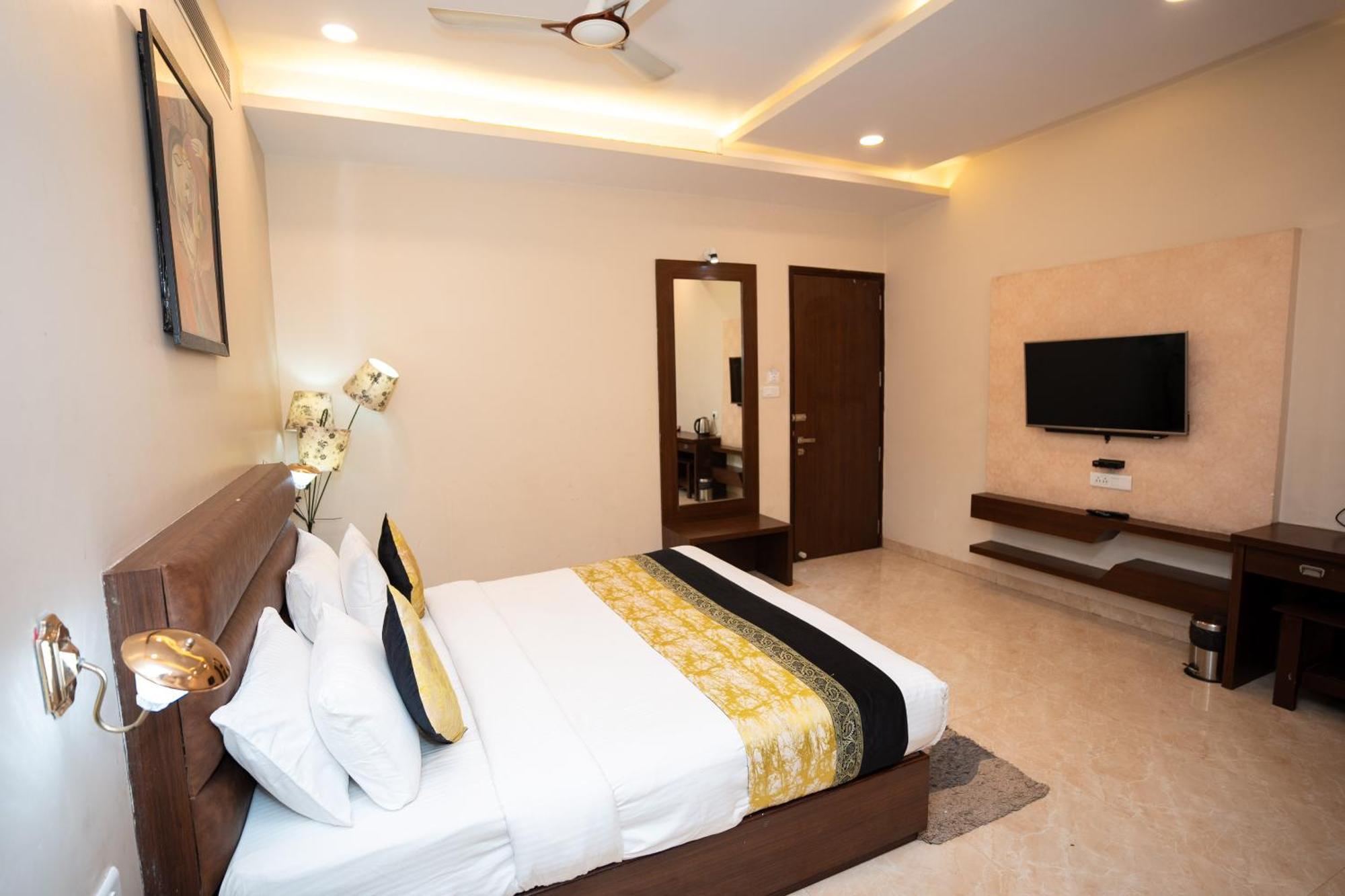 Hotel Radiance Courtyard Varanasi Exterior foto