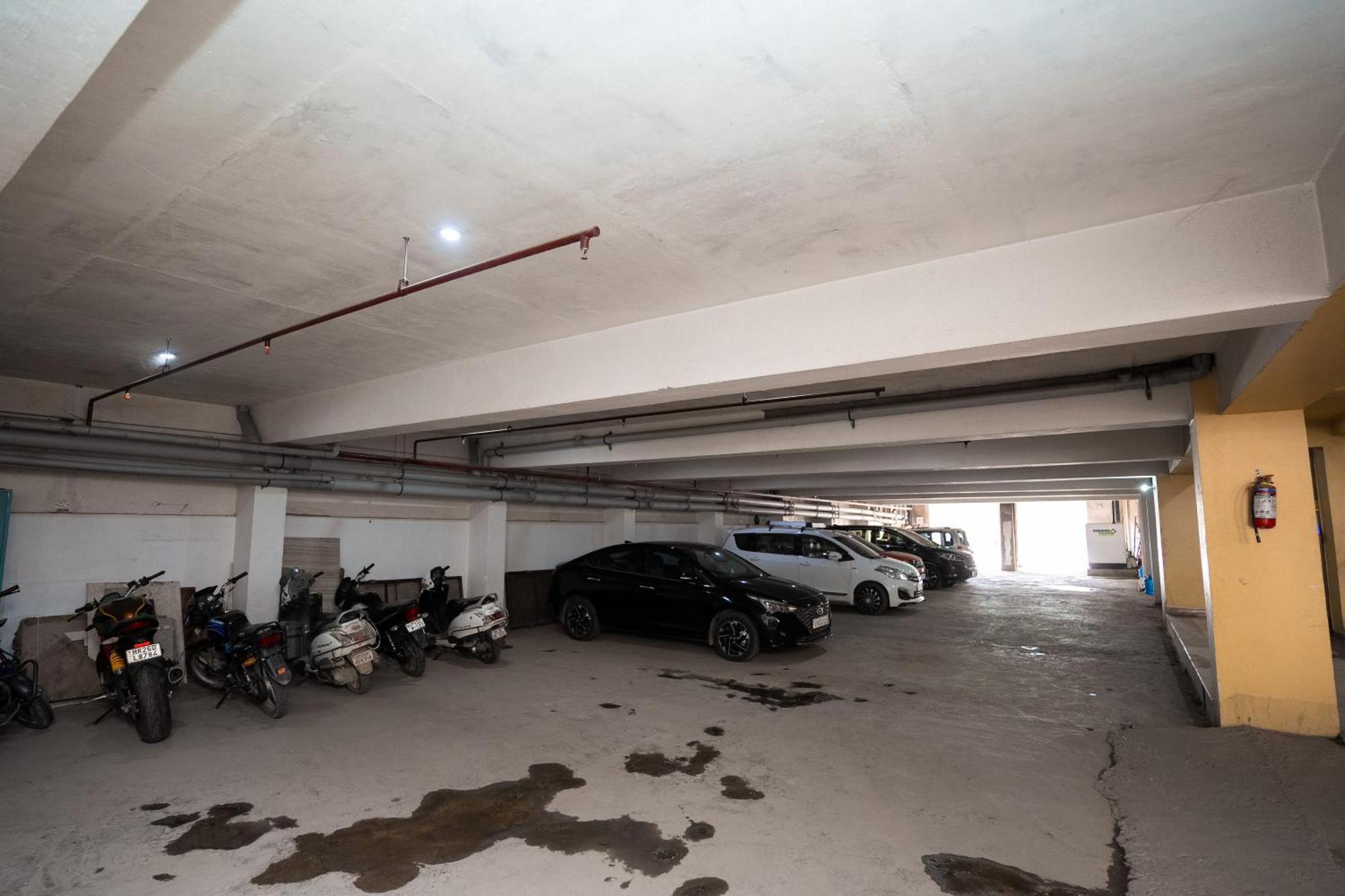 Hotel Radiance Courtyard Varanasi Exterior foto