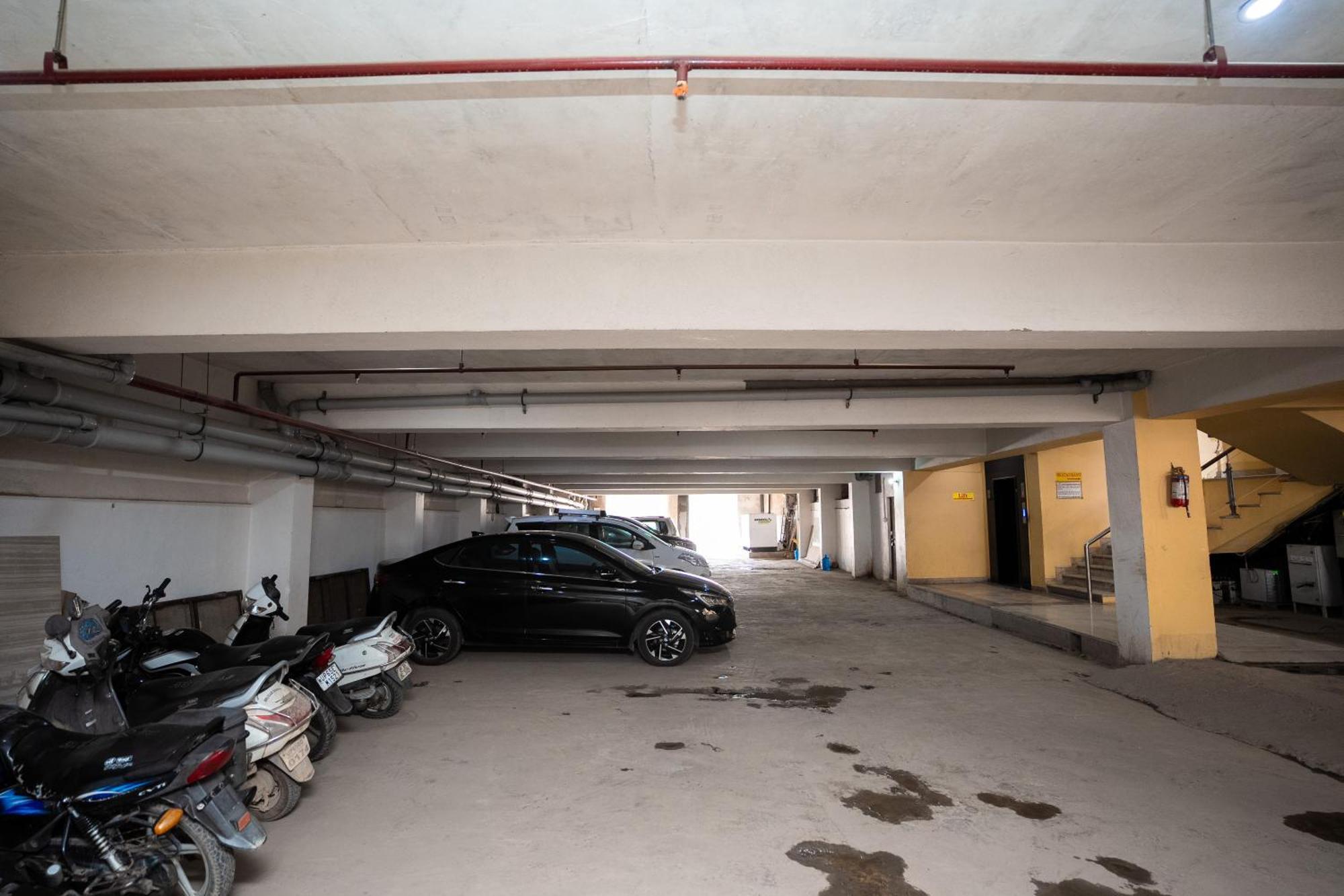 Hotel Radiance Courtyard Varanasi Exterior foto
