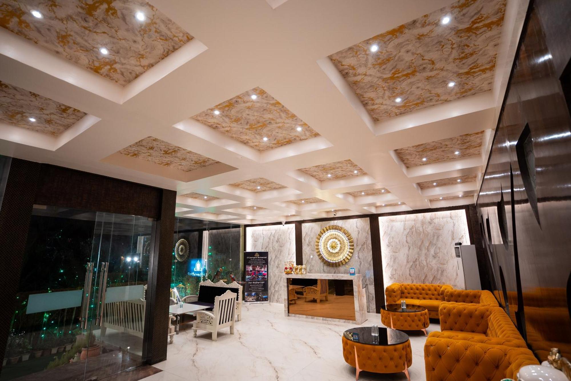 Hotel Radiance Courtyard Varanasi Exterior foto