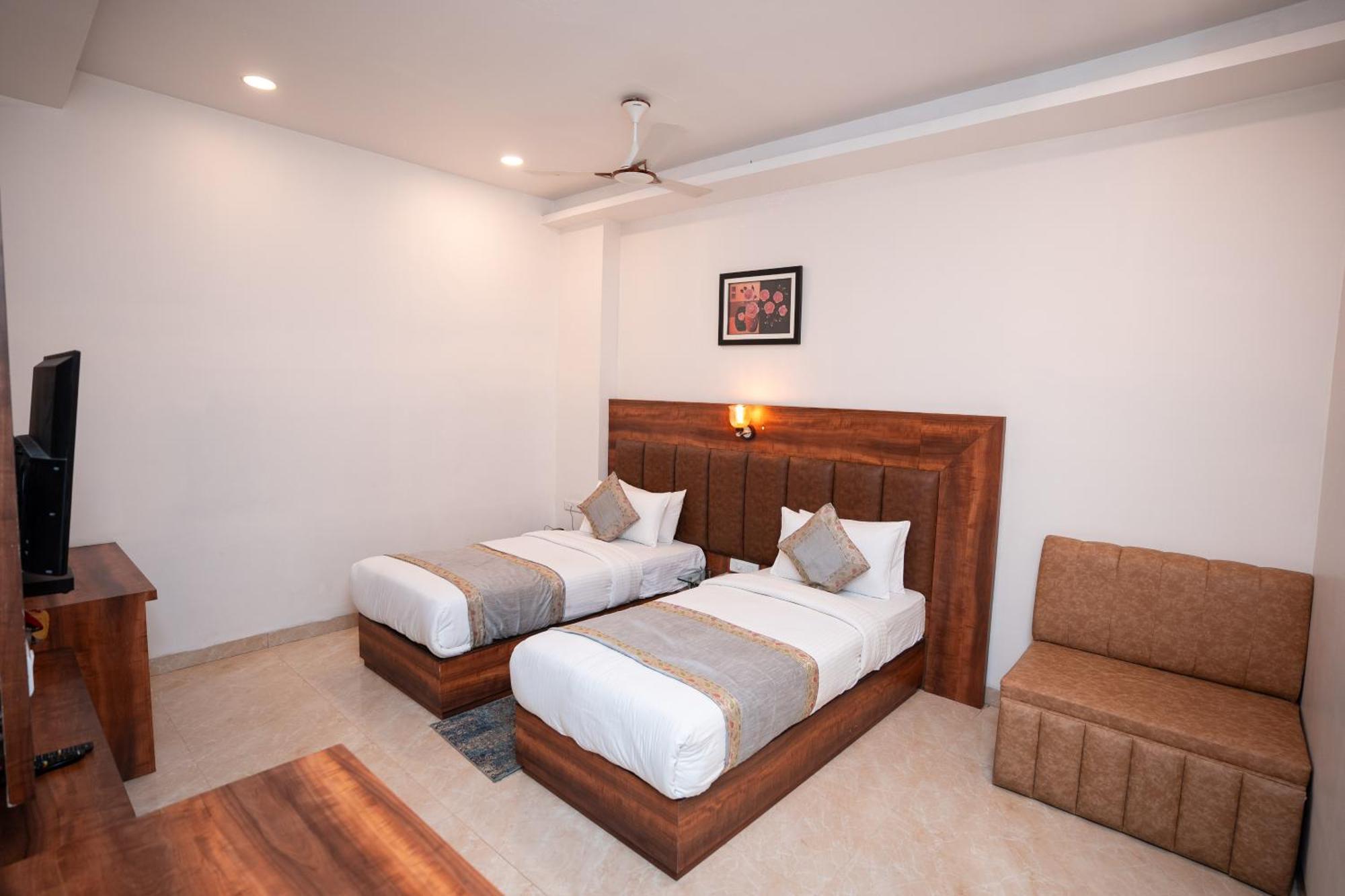 Hotel Radiance Courtyard Varanasi Exterior foto