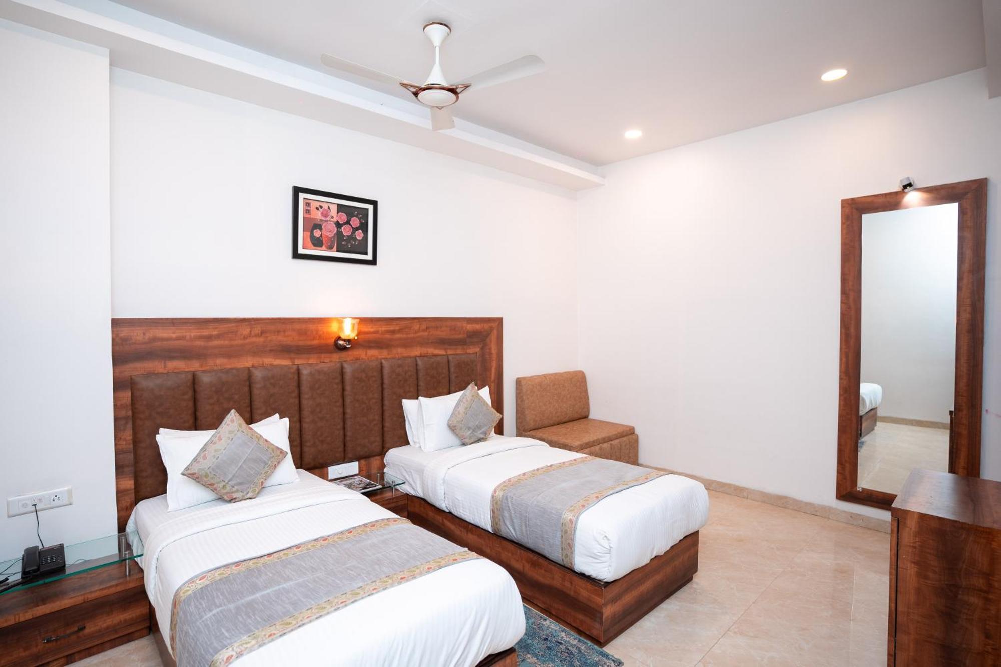 Hotel Radiance Courtyard Varanasi Exterior foto