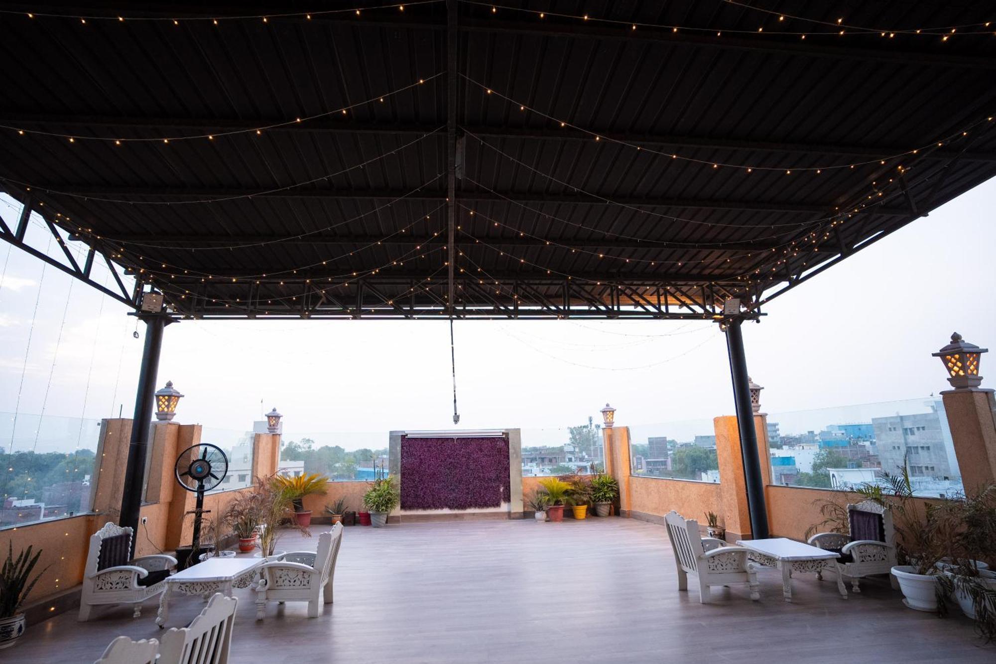 Hotel Radiance Courtyard Varanasi Exterior foto
