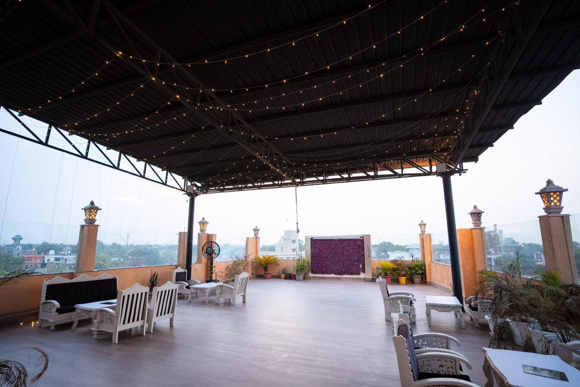 Hotel Radiance Courtyard Varanasi Exterior foto