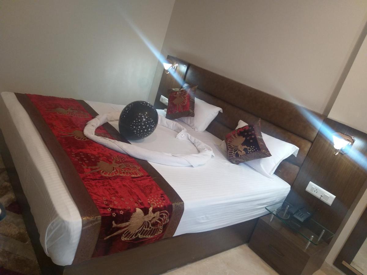 Hotel Radiance Courtyard Varanasi Exterior foto