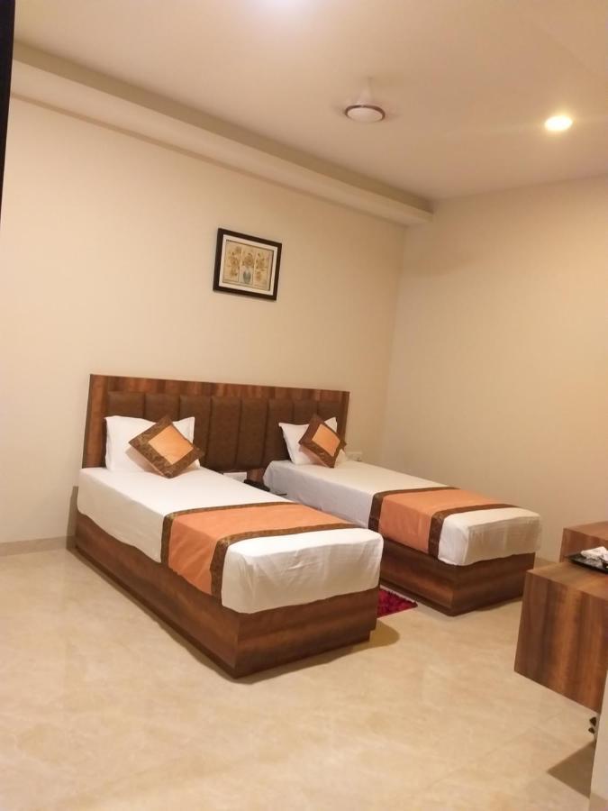 Hotel Radiance Courtyard Varanasi Exterior foto